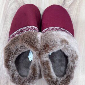 Isotoner 7.5/8 Slipper, Burgundy, Never Worn